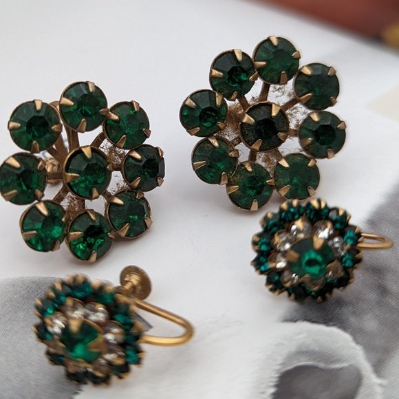 Antique Screw on Green Crystals Prong Set of Quality Made Earrings Gold Plate - Picture 7 of 13